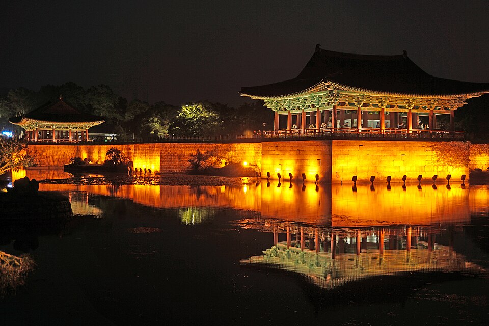 Gyeongju 2-Day Itinerary: Royal Tombs, Cheomseongdae, Bulguksa & the Illuminated Pond of the Silla Kings